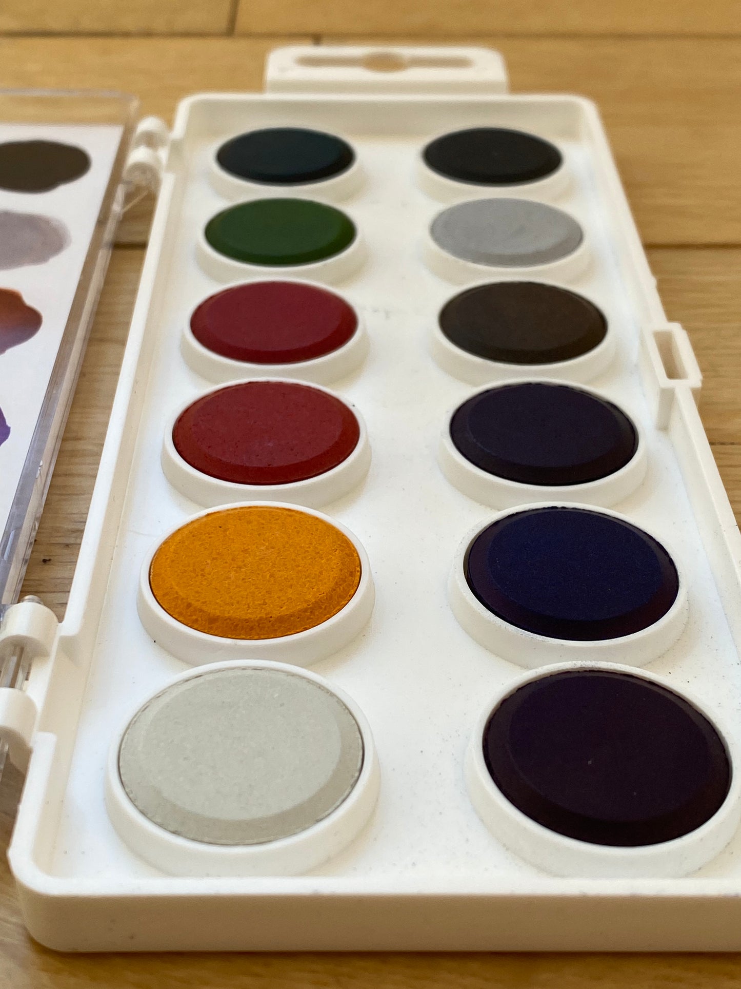 Vibrant Basics Watercolour Set